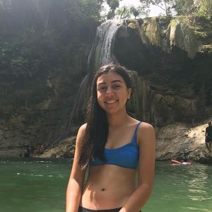 Meet your Posher, Andrea victoria